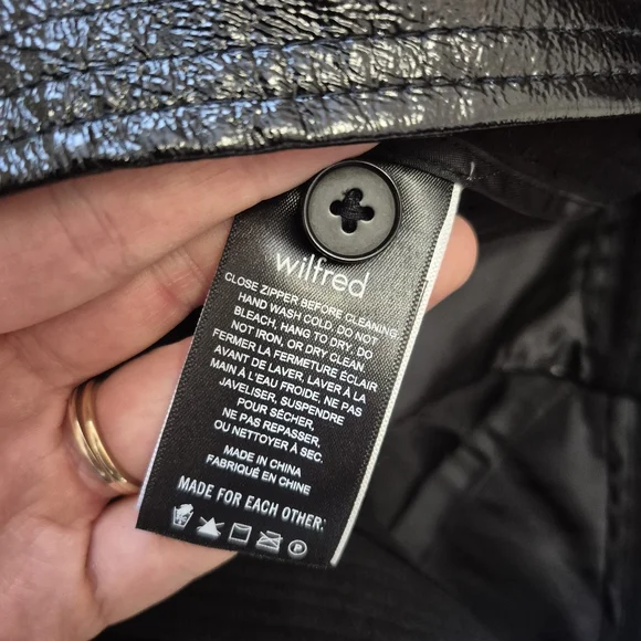 NWT Wilfred Aritzia Women's Edgy 'Funk' Black Faux Leather Pant Size 4 - Picture 6 of 8